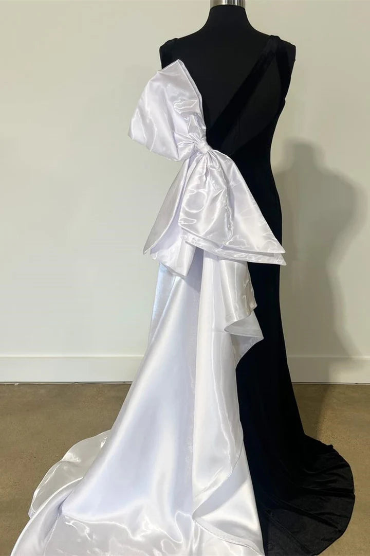 Vestido de fiesta de sirena con lazo en la espalda y abertura en terciopelo